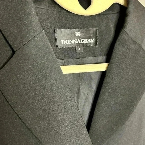Donna Gray 3-Button Black Blazer Size 2 - Picture 5 of 10